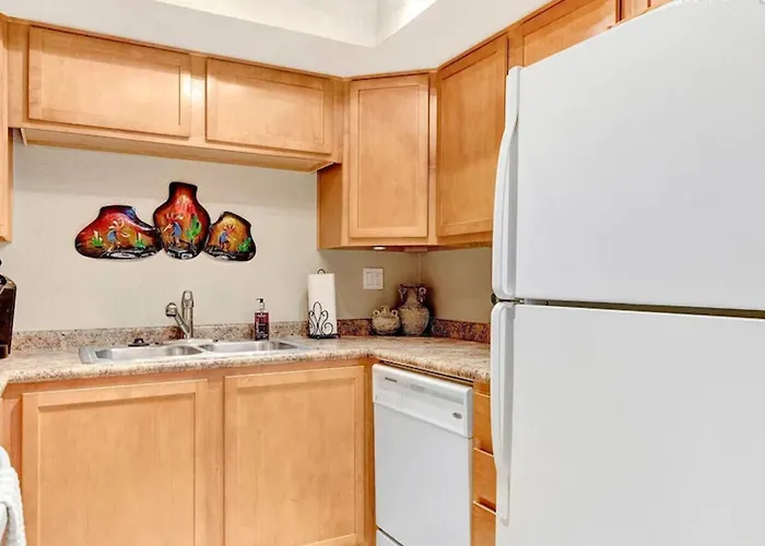 Poolside 2 Bdrm Prime Location * Scottsdale