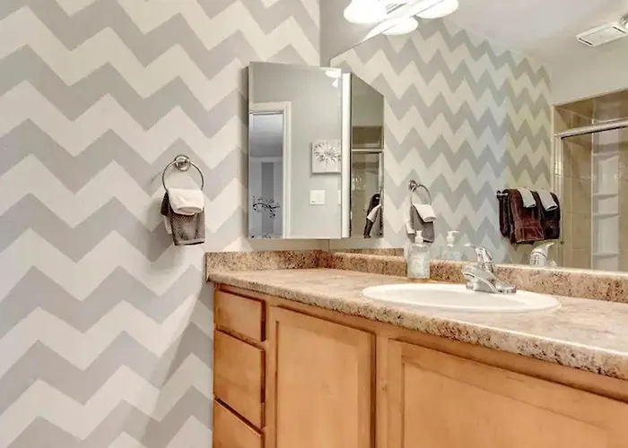 Poolside 2 Bdrm Prime Location Holiday home Scottsdale