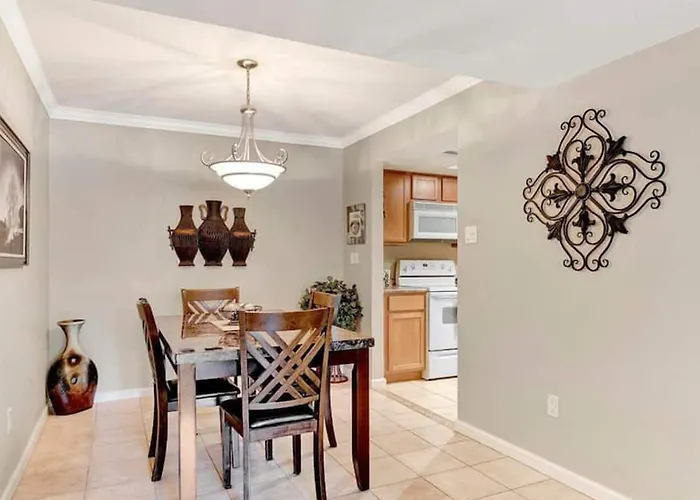 Poolside 2 Bdrm Prime Location * Scottsdale