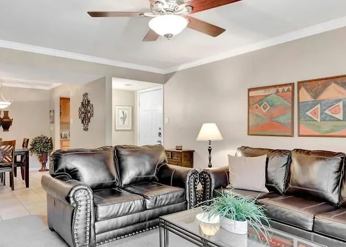 Poolside 2 Bdrm Prime Location * Scottsdale
