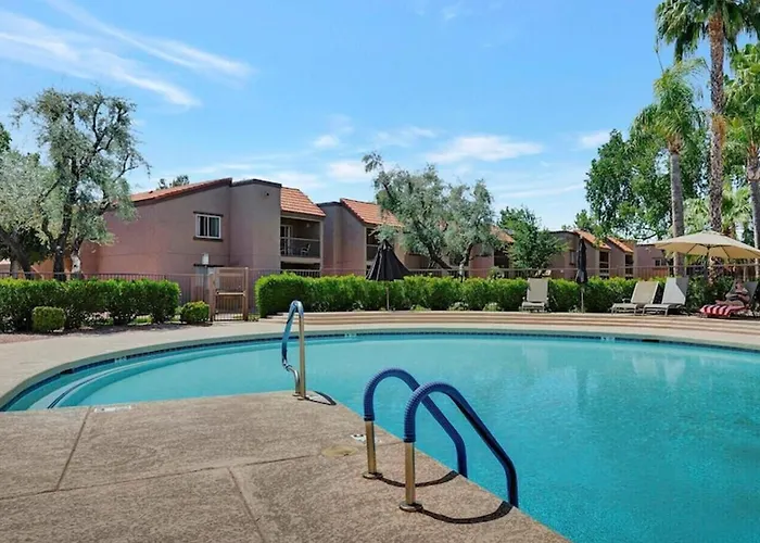 Poolside 2 Bdrm Prime Location Holiday home Scottsdale